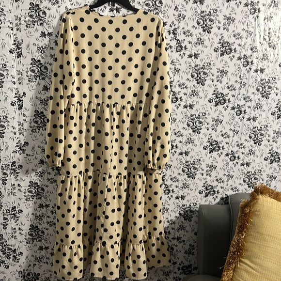 Gyrans Dance Flowers Polka Dot Dress - Picture 7 of 7